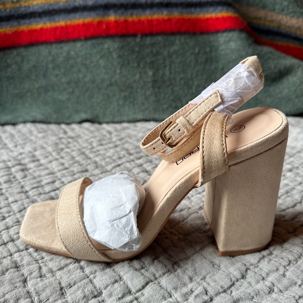BRAND NEW BOOHOO NEW BLOCK HEELS SIZE 36